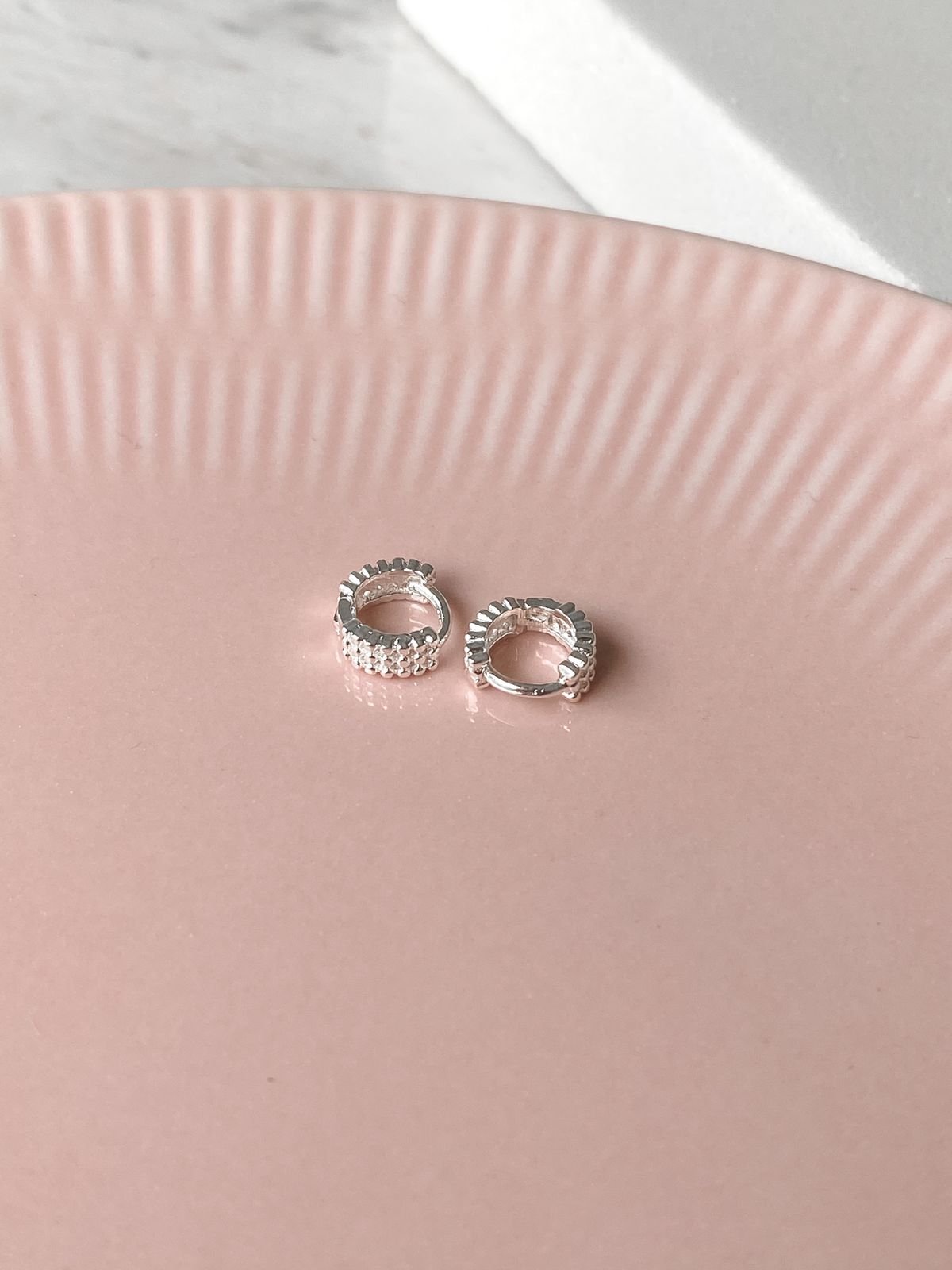B149 - BRINCO PIERCING PONTILHADO